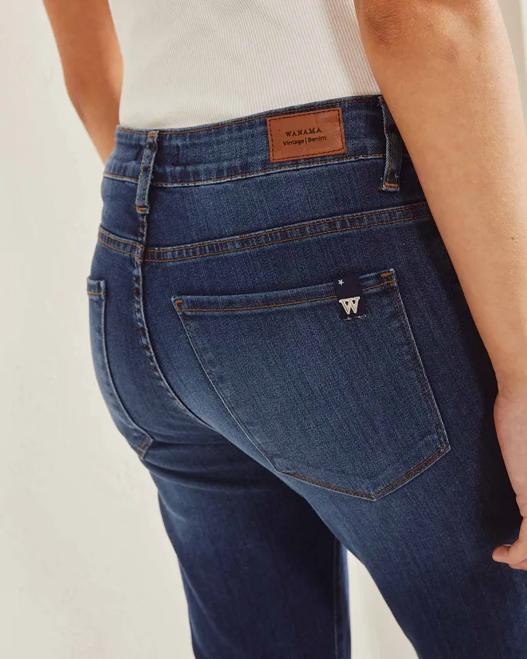 Pantalón Jean Boot Cut de Tiro Alto con Bolsillos Laterales y Traseros de Wanama en Pantalones para argentina