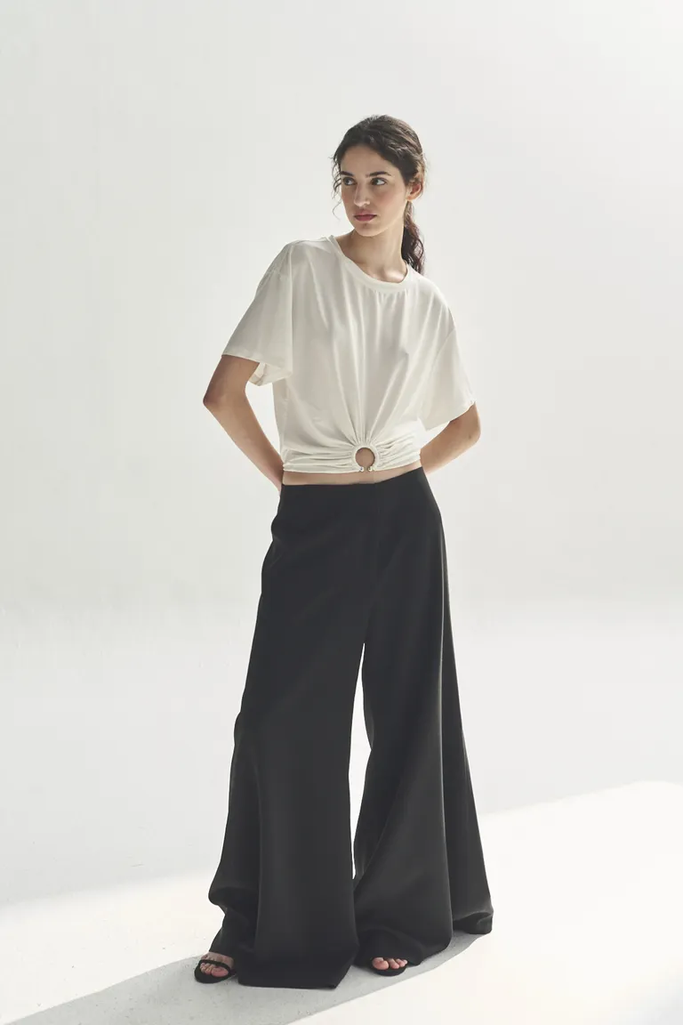 Remera holgada de manga corta en blanco para mujer de Akiabara en Remeras para argentina