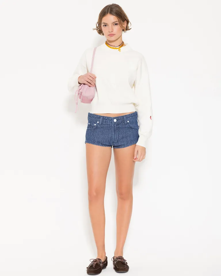 Suéter blanco de punto cerrado con cuello redondo y mangas largas para mujer de Jazmin Chebar en Buzos y Sweaters para argentina