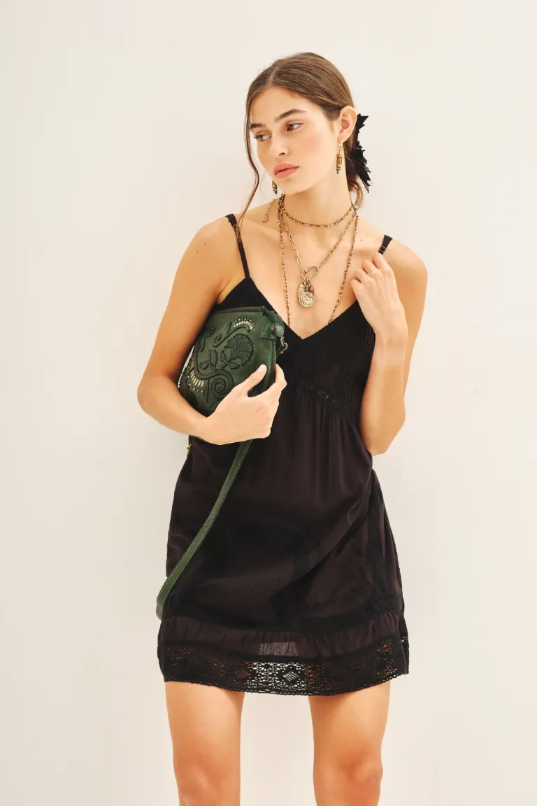 Vestido corto de algodón con puntillas y bordados en negro de Rapsodia en Vestidos para argentina