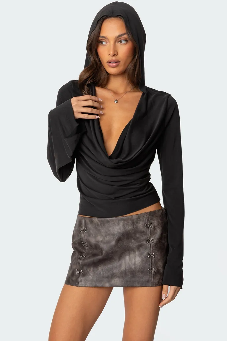 Top nira cuello capucha de Edikted en Tops para argentina