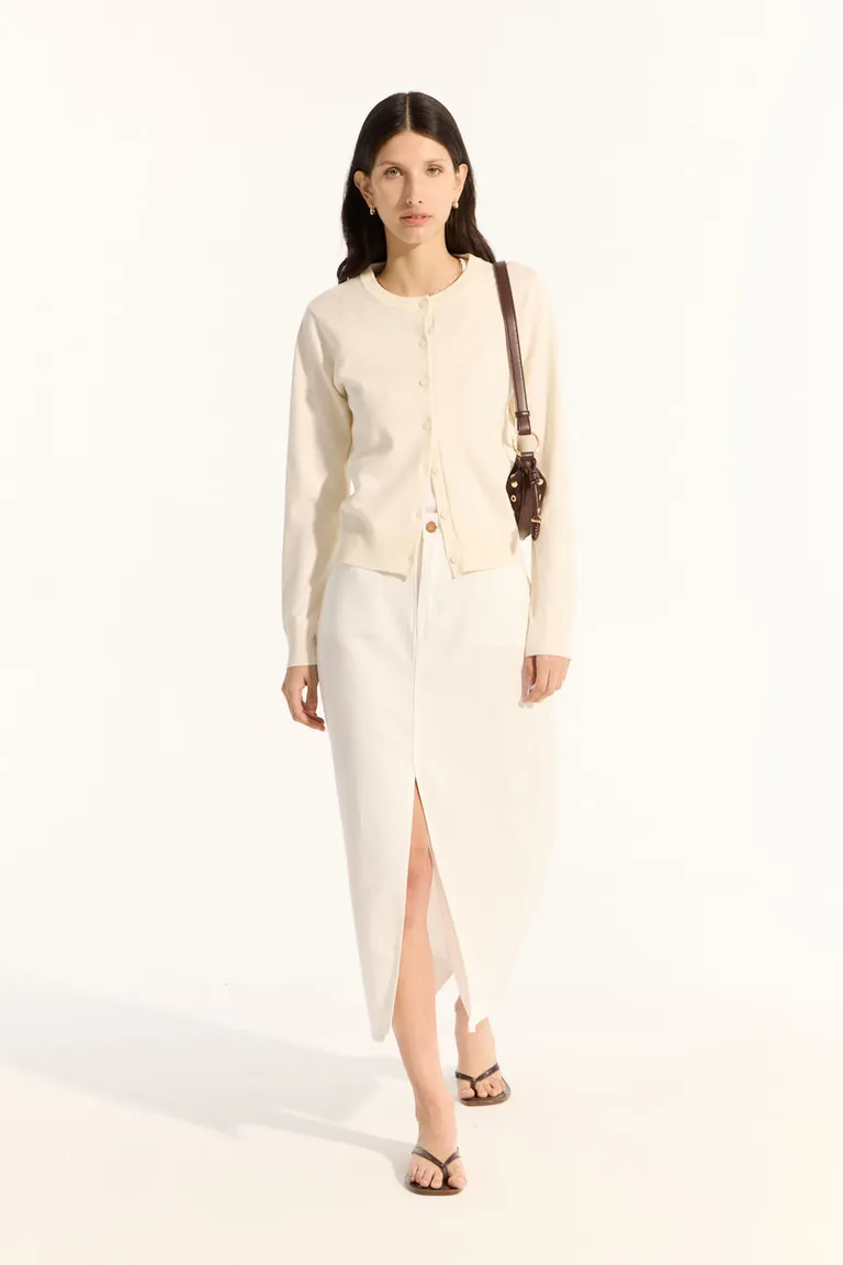 Cardigan básico de manga larga y escote redondo con detalle en la espalda de Portsaid en Buzos y Sweaters para argentina