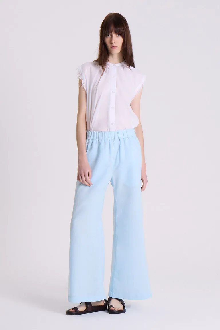 Pantalón de diseño relajado y sofisticado, con acabado de bordado de Maria Cher en Pantalones para argentina