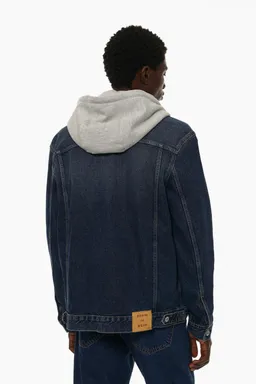 Campera denim capucha peluche de Lefties en Abrigos y Camperas para argentina