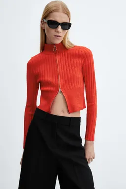 Cárdigan crop con cremallera de Mango en Buzos y Sweaters para argentina
