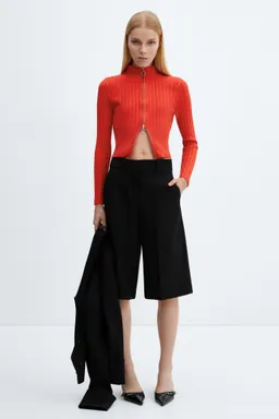 Cárdigan crop con cremallera de Mango en Buzos y Sweaters para argentina