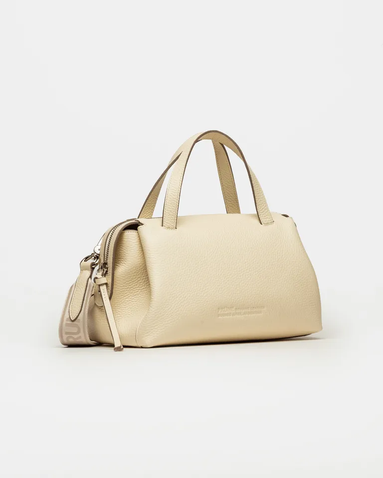 Cartera de mano resort en cuero graneado, diseño compacto y dividido internamente de Prüne en Bolsos y Carteras para argentina