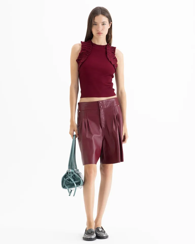 Top sin mangas tejido con volados en sisas y diseño ajustado al cuerpo de Jazmin Chebar en Tops para argentina