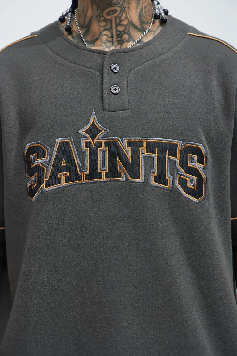 Henley saint worldwide negra de Fashion Nova en Remeras y Polos para argentina