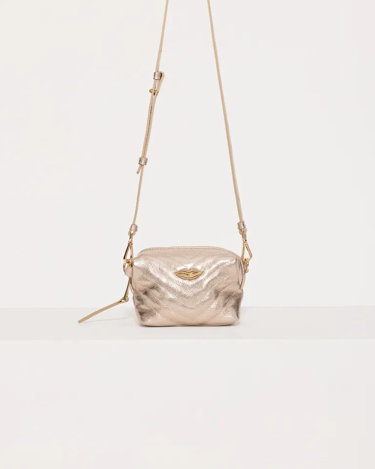 Cartera pequeña cassette con aplique de labial y correa ajustable desmontable de Jazmin Chebar en Bolsos y Carteras para argentina