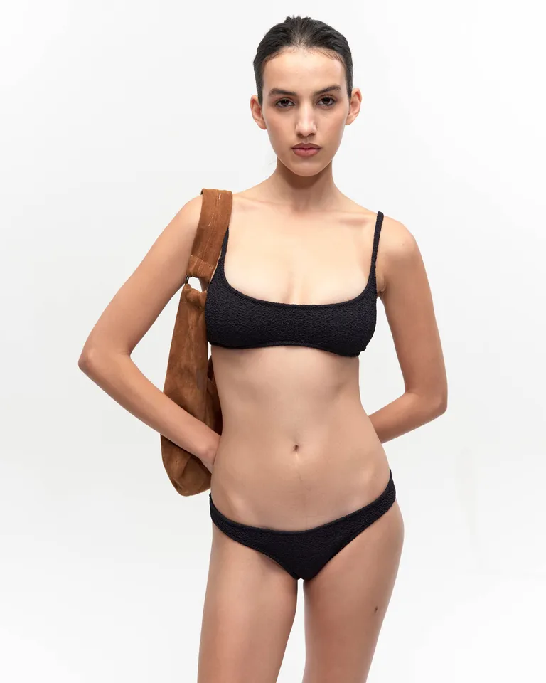 Conjunto de bikini negro elegante y moderno para lucir en la playa de Ay Not Dead en Swimwear y Beachwear para argentina