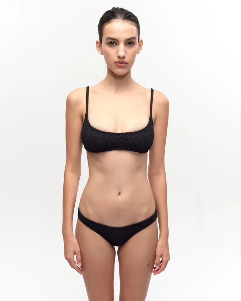 Conjunto de bikini negro elegante y moderno para lucir en la playa de Ay Not Dead en Swimwear y Beachwear para argentina