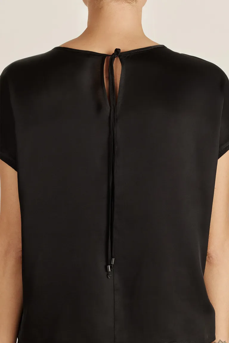 Top de satén negro con detalles de lurex en las mangas y nudo en la espalda de Tucci en Tops para argentina