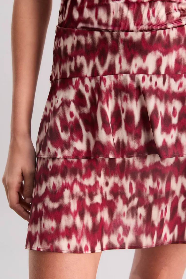 Falda mini con estampado exclusivo y volados elegantes de Kosiuko en Faldas para argentina