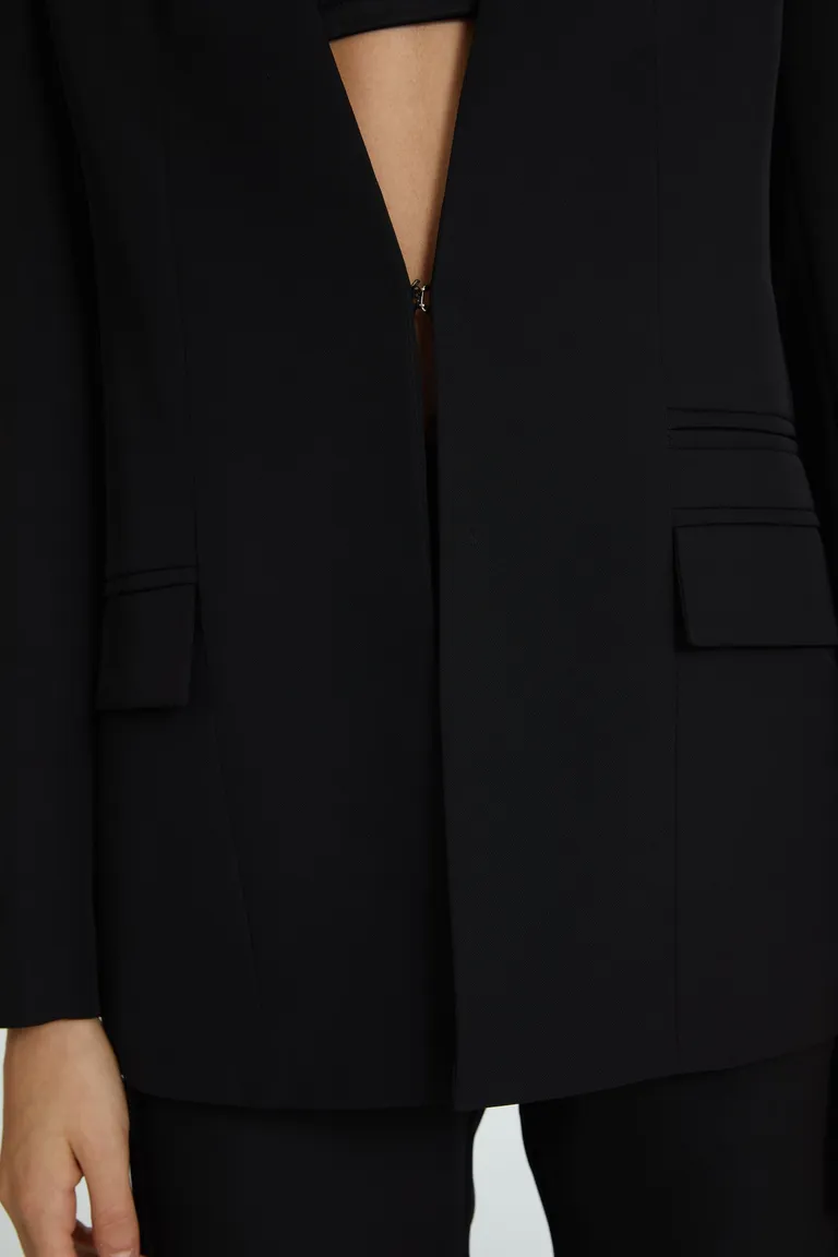 Blazer negro de crepe sastrero con cierre peletero y bolsillos para mujer de Naíma en Blazers para argentina