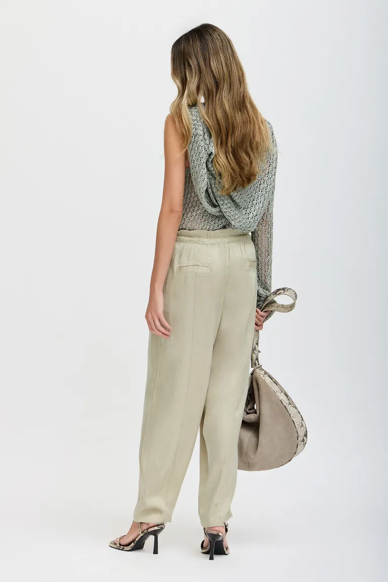 Pantalón celina: Diseño elegante y corte relajado para un look sofisticado de Tucci en Pantalones para argentina