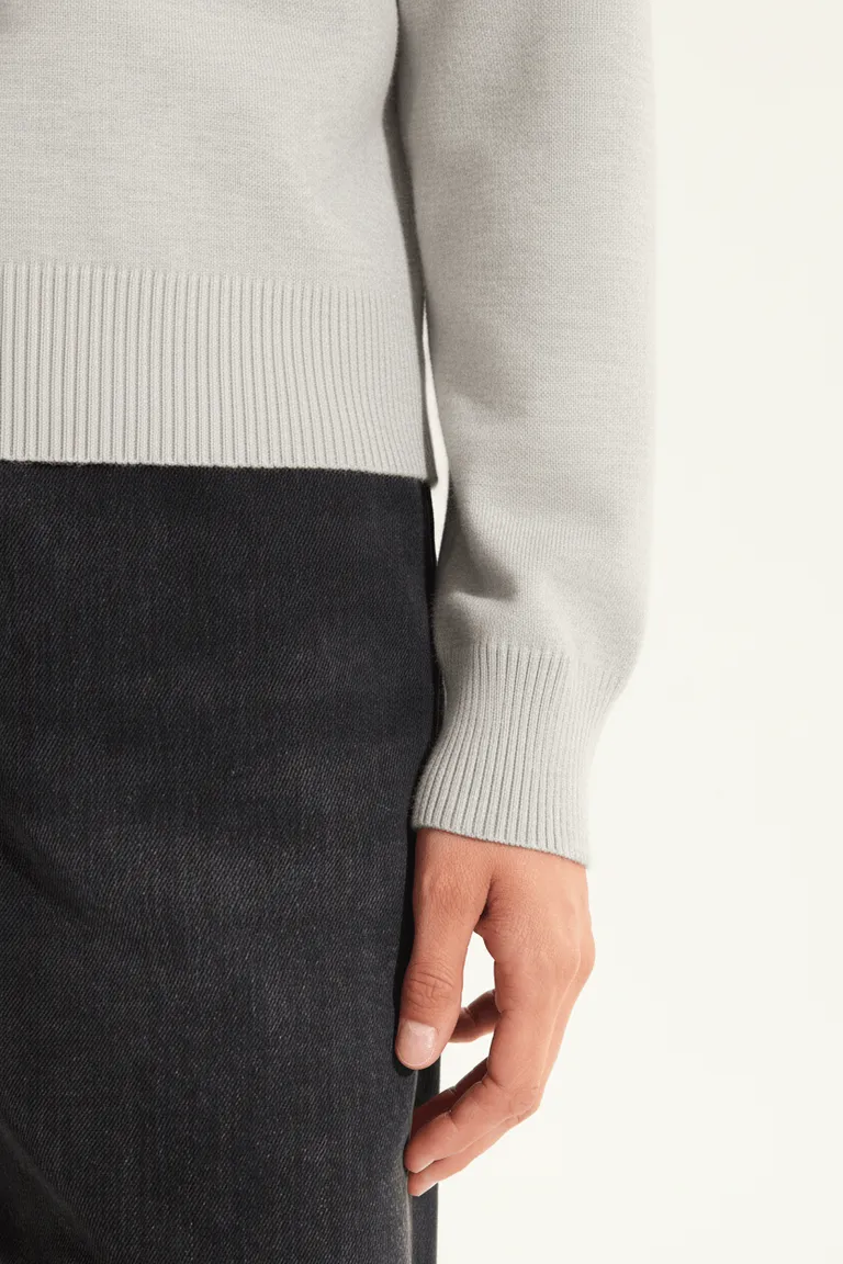 Sweater de Manga Larga con Cuello Redondo y Calce Ajustado de Portsaid en Buzos y Sweaters para argentina