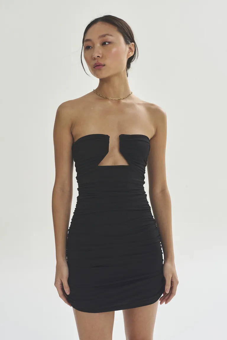 Vestido corto strapless negro para mujer - Elegante y versátil de Akiabara en Vestidos para argentina