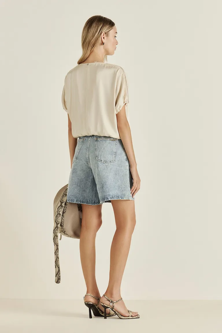 Top de satén con detalles en los hombros, ideal para eventos y ocasiones especiales de Tucci en Tops para argentina