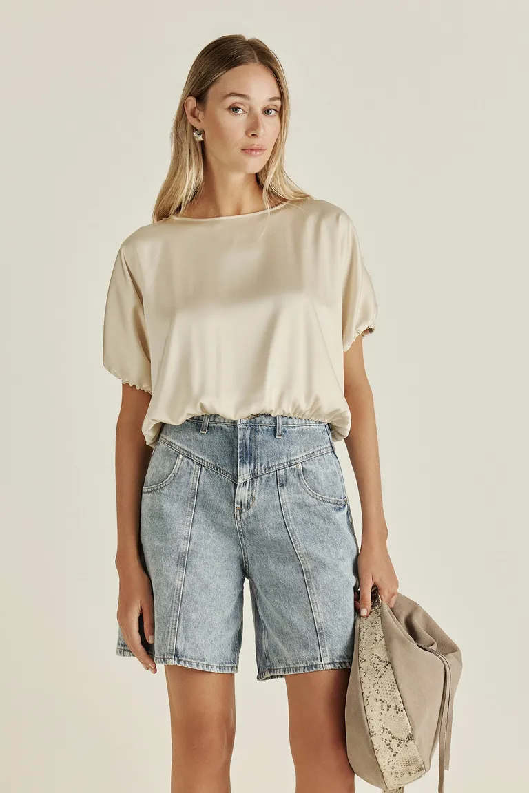 Top de satén con detalles en los hombros, ideal para eventos y ocasiones especiales de Tucci en Tops para argentina