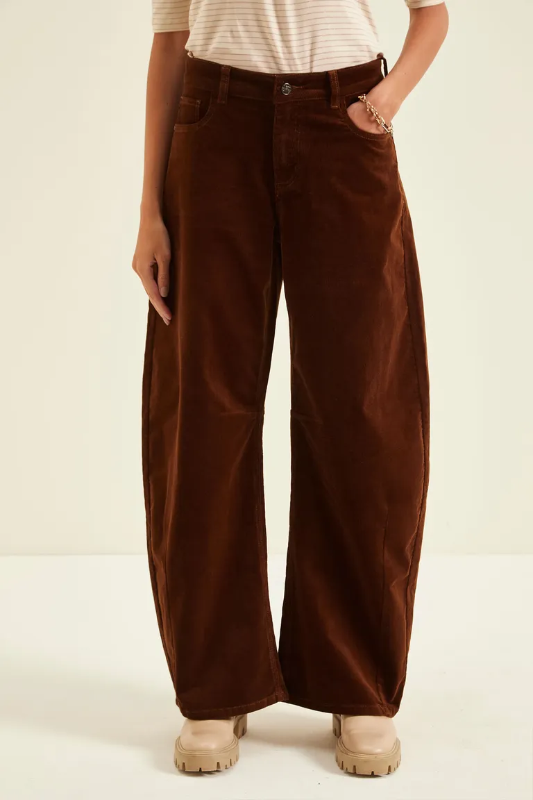 Pantalón de tiro medio con pierna ancha y corte recto de Cuesta Blanca en Pantalones para argentina