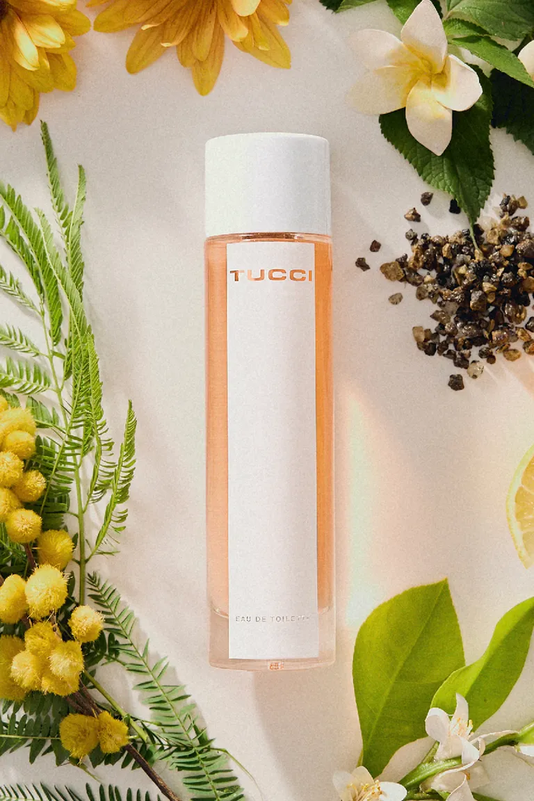 Incanto Eterno: Perfume femenino que evoca la magia de una ciudad vibrante de Tucci en Fragancias para argentina