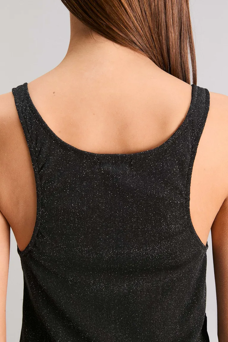 Musculosa en red con detalles de tachas florales en diversos colores de Kosiuko en Tops para argentina
