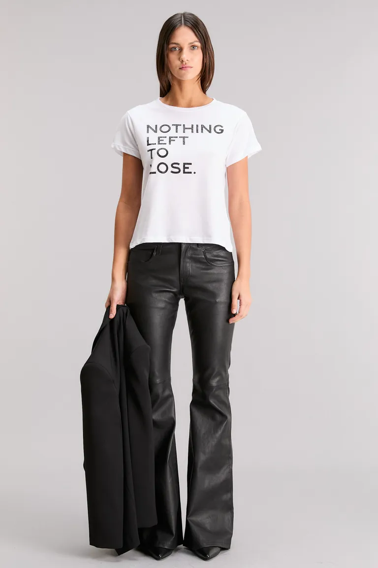 Remera de algodón con mensaje de empoderamiento en diseño minimalista de Kosiuko en Remeras para argentina