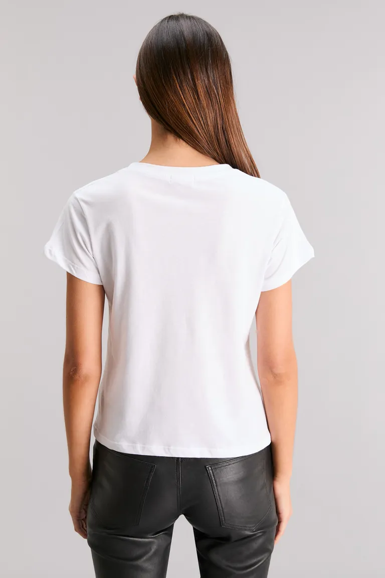 Remera de algodón con mensaje de empoderamiento en diseño minimalista de Kosiuko en Remeras para argentina