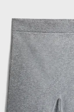 Short básico seamless de Stradivarius en Shorts para argentina