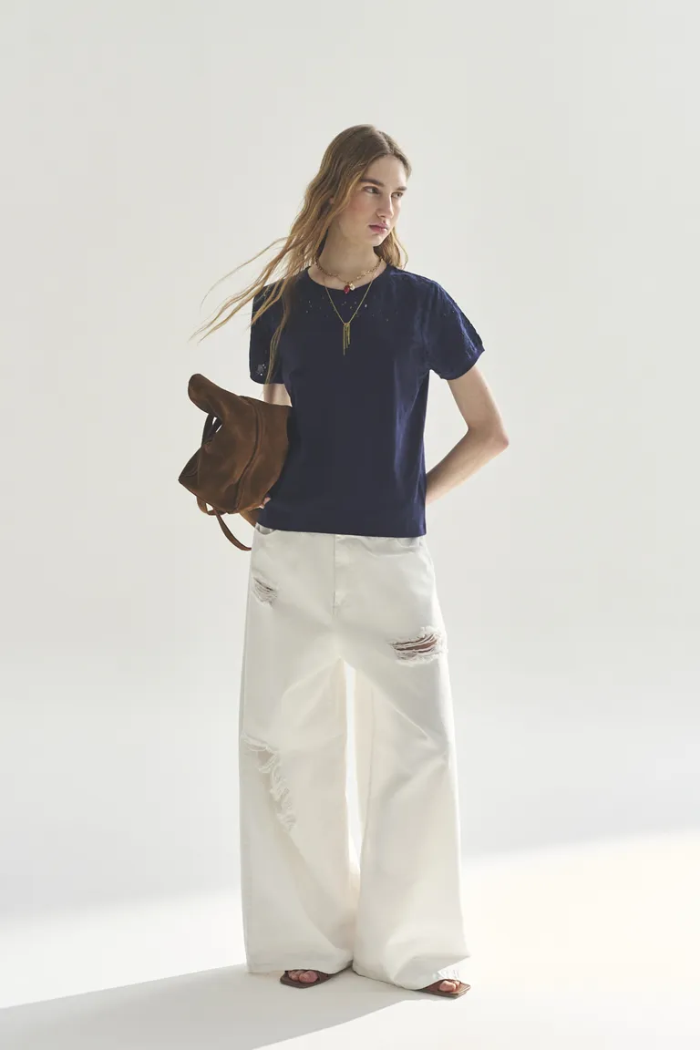 Remera azul marino de manga corta con cuello redondo para mujer de Akiabara en Remeras para argentina