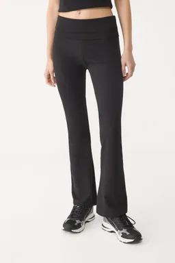Legging acampanado de Stradivarius en Pantalones para argentina