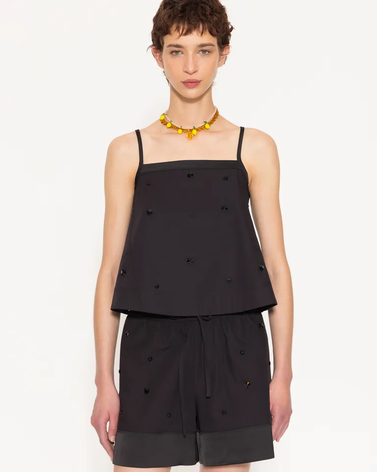 Shorts negros cortos de poplín con aplicaciones de piedras y cordón ajustable de Jazmin Chebar en Shorts para argentina