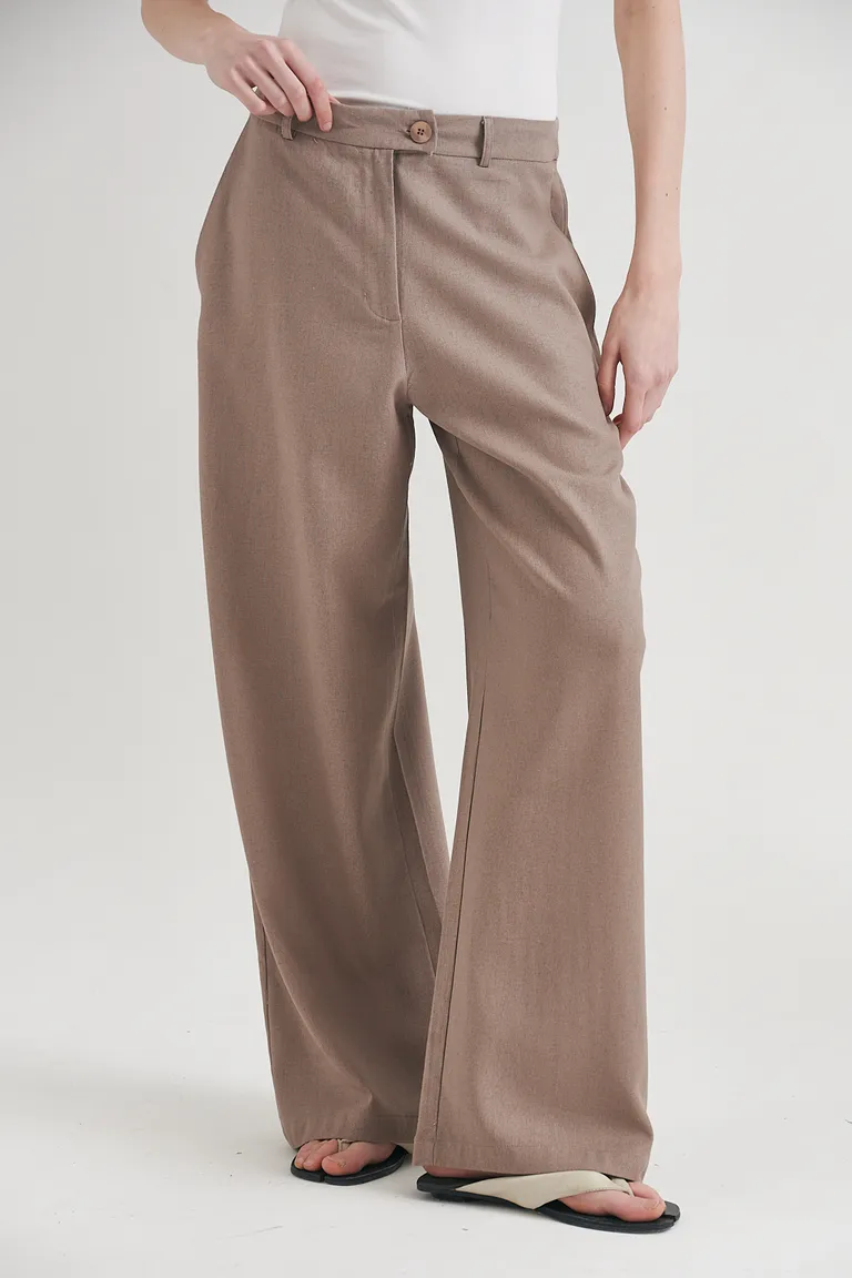 Pantalón de lino relajado y cómodo con detalles elegantes y prácticos de Sweet en Pantalones para argentina