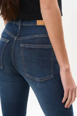 Jean denim chupín sadie de Magda en Pantalones para argentina
