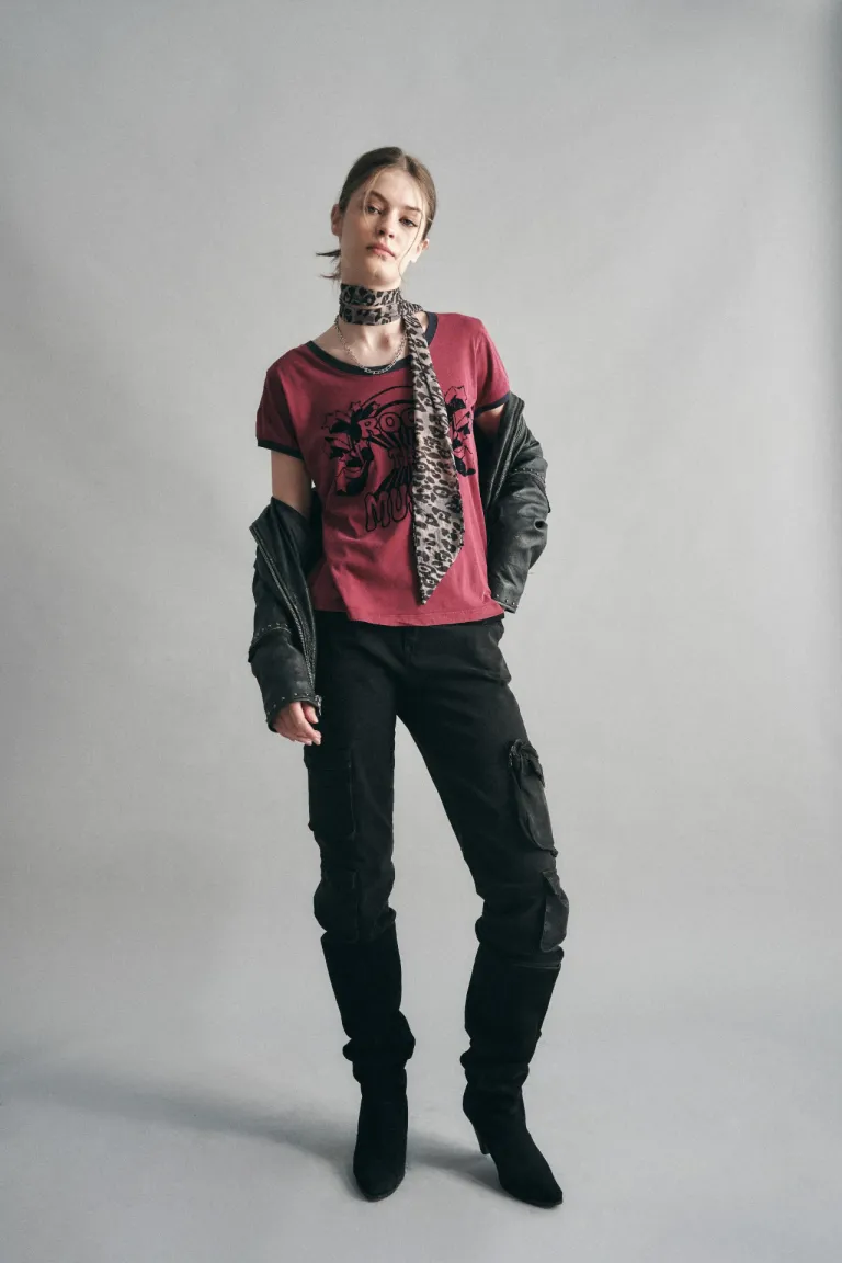 Remera rockera de algodón con estampa en flock de Rapsodia en Remeras para argentina