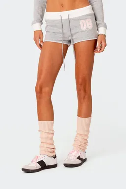 Short tiro bajo pat de Edikted en Shorts para argentina