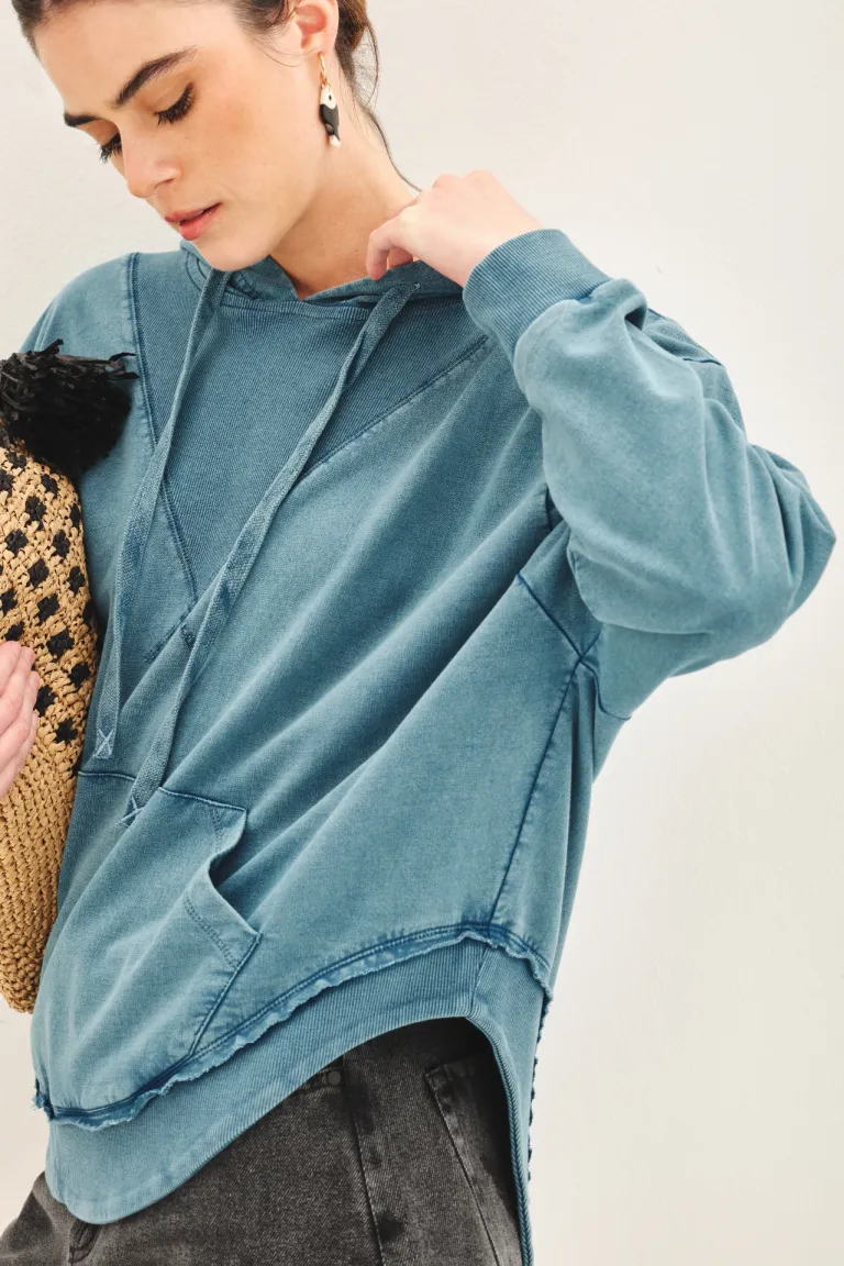 Buzo oversize de algodón rústico con capucha y detalles artesanales de Rapsodia en Buzos y Sweaters para argentina