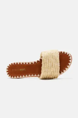 Sandalias planas aurelia beige de Fashion Nova en Sandalias para argentina