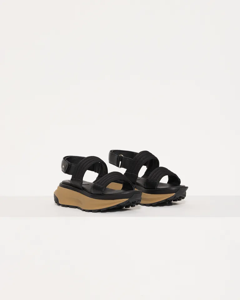 Sandalia de taco alto con diseño combinado en cinta acanalada y cuero de Jazmin Chebar en Sandalias para argentina