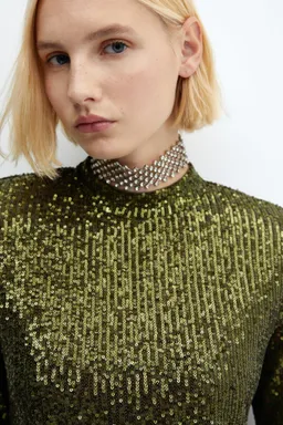 Remera lentejuelas cuello alto de Mango en Buzos y Sweaters para argentina