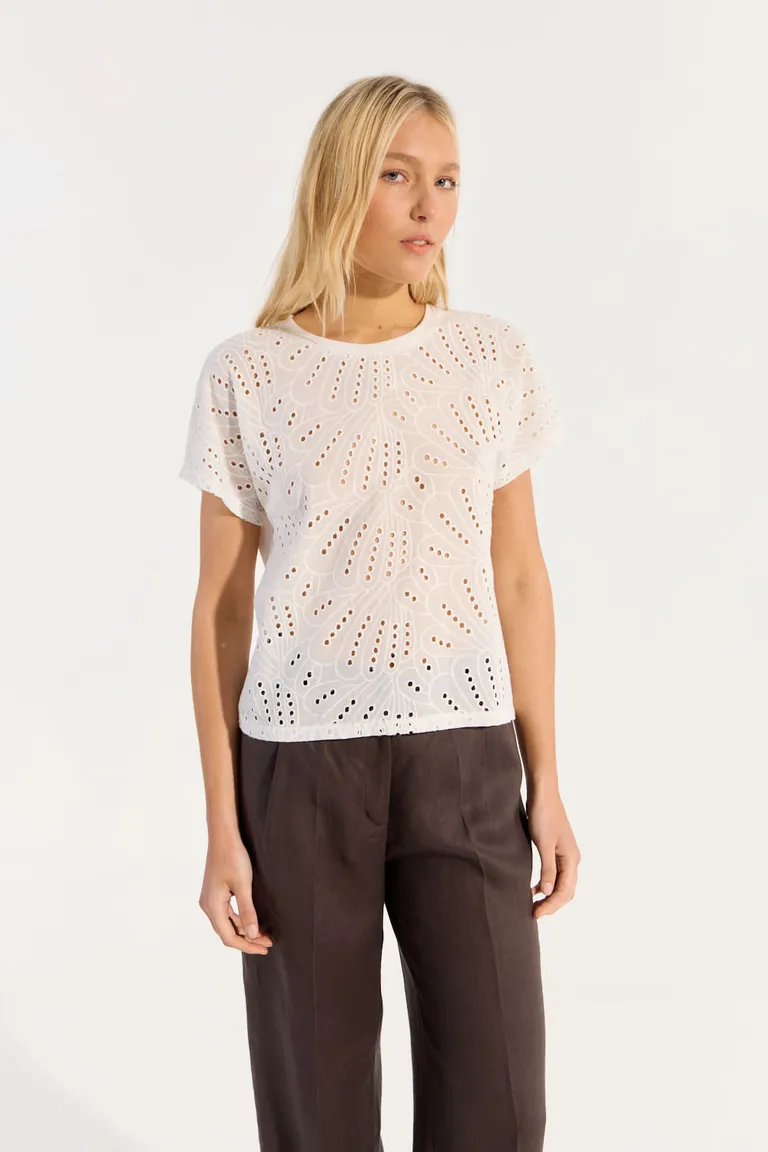 Remera blanca de manga corta con diseño bordado en voile para mujer de Portsaid en Remeras para argentina