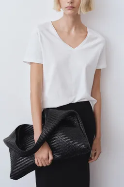 Remera algodón cuello pico de Mango en Remeras para argentina
