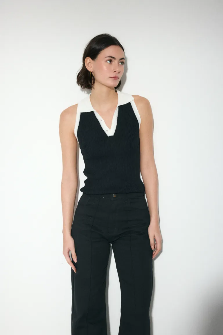 Chomba musculosa tejida en negro, diseño sin mangas y corte ajustado de Audaz en Tops para argentina