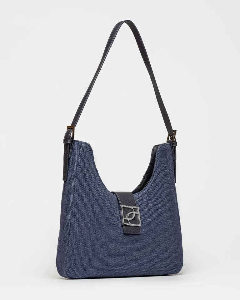 Bolso signature de canvas azul oscuro con herraje metálico y cierre seguro de Prüne en Bolsos y Carteras para argentina