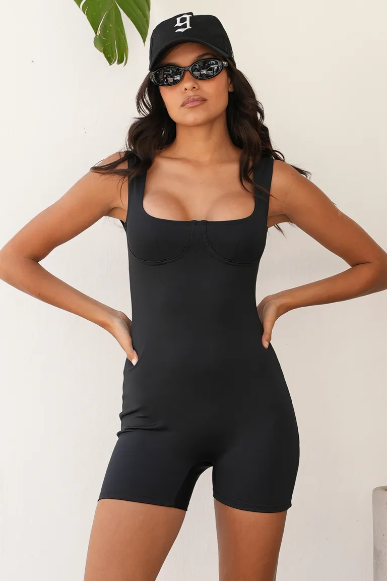 Mono de una sola pieza negro para mujer, diseño elegante y versátil de Top White en Monos para argentina