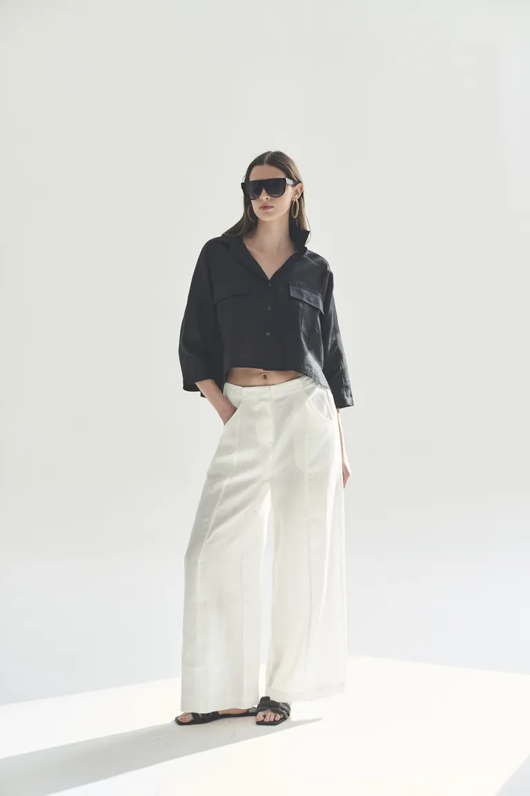 Camisa de corte moderno con mangas tres cuartos para mujer de Akiabara en Camisas para argentina