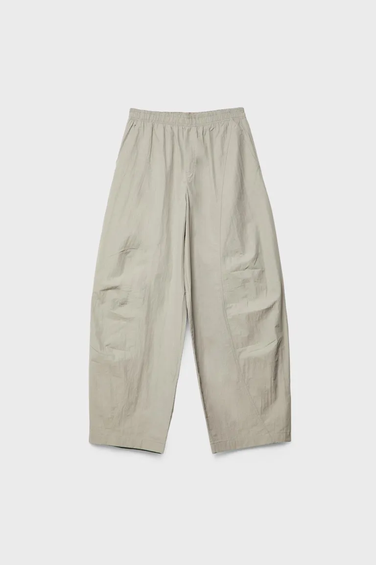 Pantalón globo técnico de Stradivarius en Pantalones para argentina