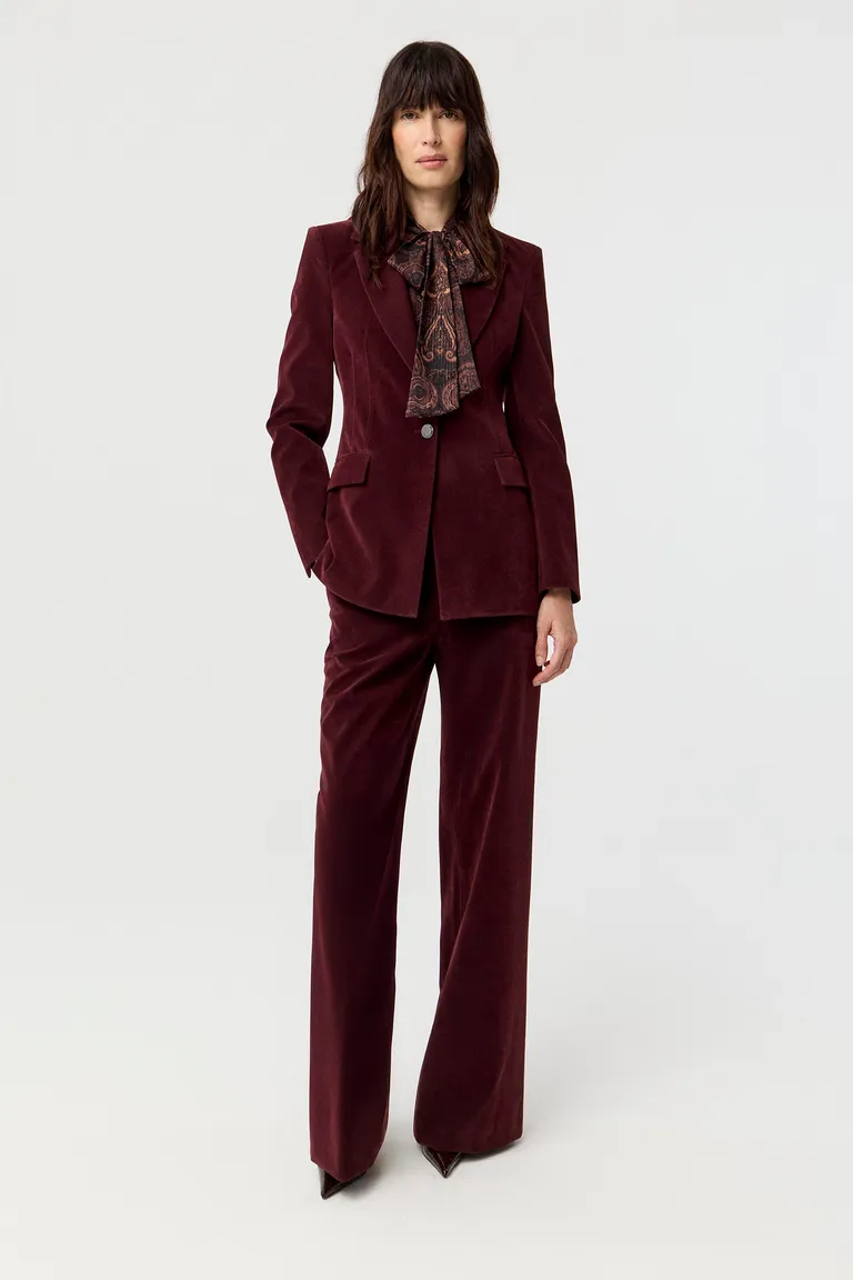 Blazer entallado de mujer con cierre frontal de botón y bolsillos laterales de Markova en Blazers para argentina