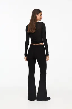 Pantalón flare soft touch de Pull&Bear en Pantalones para argentina